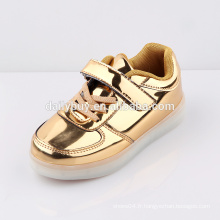 Vente en gros de chaussures brillantes dorées USB pour enfants avec éclairage led